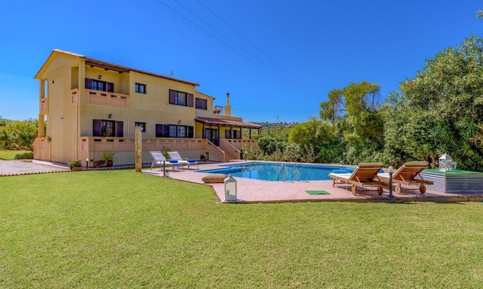 Maleme Villa | Beach at 100mt ★ Walk to Taverna & Grocery ★ Seaview ★ Private Pool