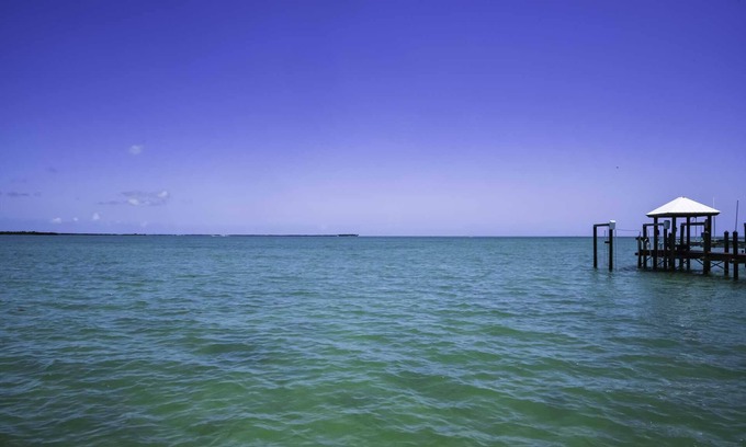 Summerland Key House | Beach Bliss, Oceanfront with pool