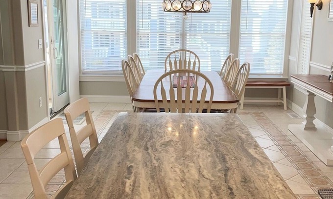 North End Condo | BEACH BLOCK -BEAUTIFUL HOME- BOOK NOW!nNEWLY RENOVATED!