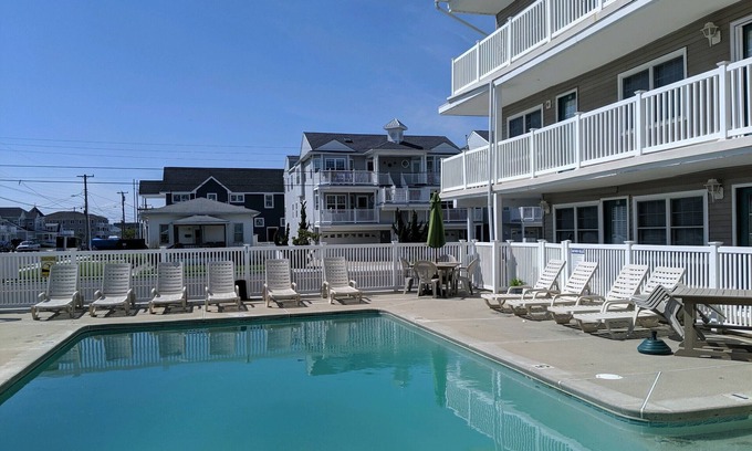 North Wildwood Condo | Beach block! Cute cozy 1 Bedroom Condo!