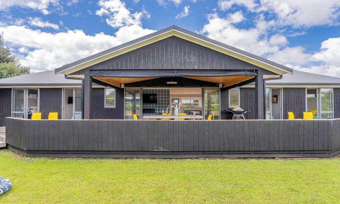 Whangapoua House | Beach Break Bach - Whangapoua Holiday Home