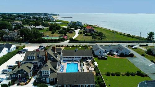 Falmouth Hotel | Beach Breeze Inn