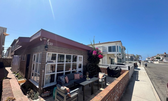 Newport Beach House | Beach Bungalow | Block to Beach | Entry to Balboa Peninsula