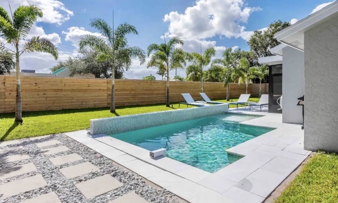 Lake Ida Shores House | Beach Bungalow Pool Home East Delray
