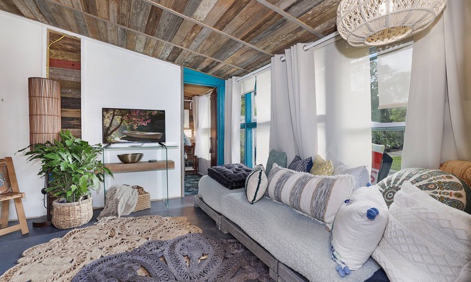 Jacksonville Beach House | Beach Casita w/Treehouse. Cozy, Unique, hand-crafted. Pets Ok -10 min. - to Mayo