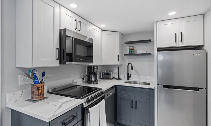 Hampton Condo | Beach Condo 5 Min Walk to Beach, Shops, Boardwalk