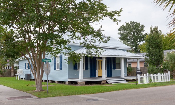 Old Town Cottage | Beach Cottage in Old Town Bay St. Louis