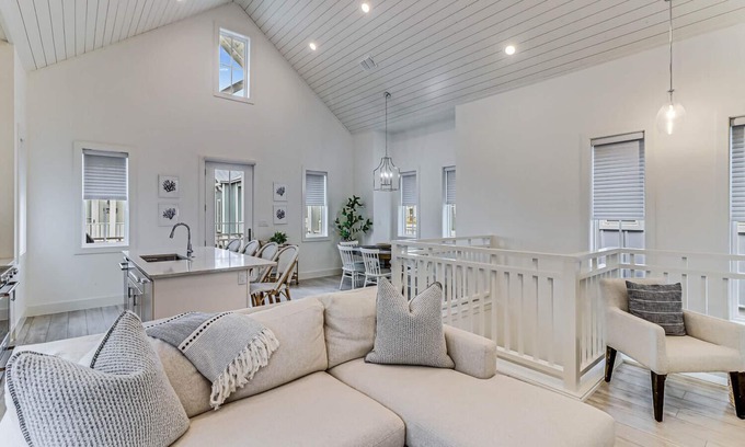 Cinnamon Shore Cottage | Beach Cottage on Sunset Park@Cinnamon Shore Near Great Amenities & Pizzeria
