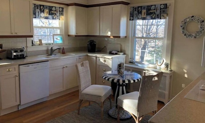 Westerly House | Beach cottage sleeps 6 great location close to Misquamicut