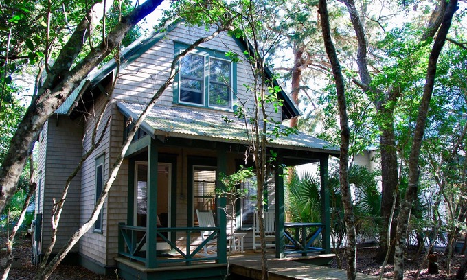 Surfman's Walk House | Beach Days/Forest Nights - Stylish Cottage near East Beach