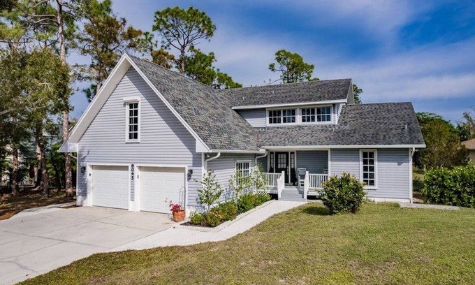 San Carlos Park House | Beach, dining nearby, close to airports. Book now!