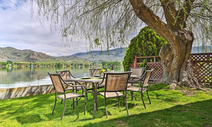 Oroville Apartment | Beach Escape: Scenic Osoyoos Lake Chalet!