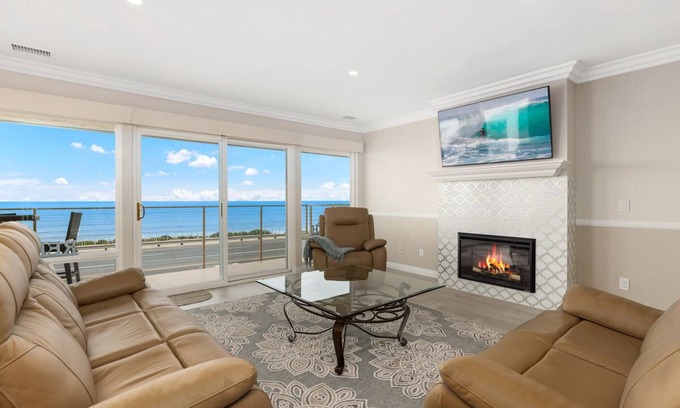 Carlsbad House | BEACH FACING! Large 3BR - 180 panoramic ocean views, steps to sand and Village!