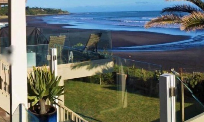 Oakura House | Beach Front Oakura Village