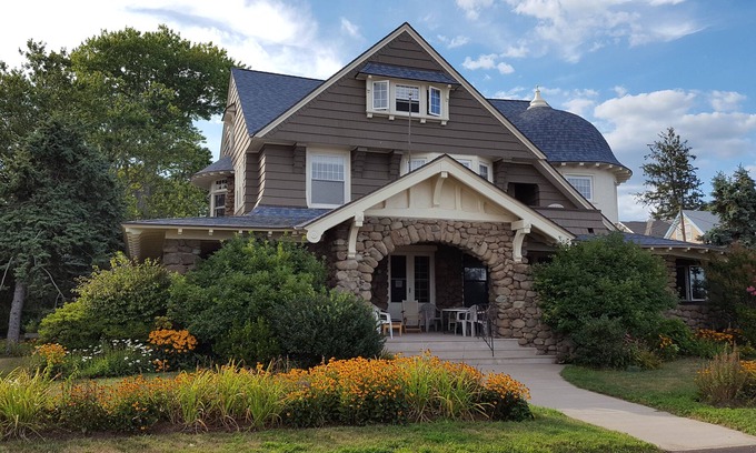 Woodmont House | Beach Front Arts & Crafts House With Gorgeous Views Of The Sound