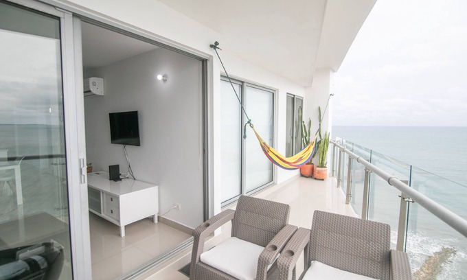Crespo Condo | Beach Front Condo Steps Away from the Historical Center