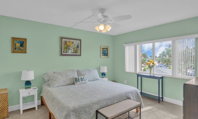 Fort Pierce Condo | Beach Front Condo in Ocean Villages with King Size Bed