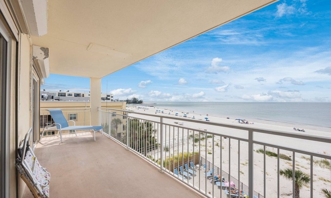 Madeira Beach Condo | Beach Front Corner Unit - #309 Madeira Norte