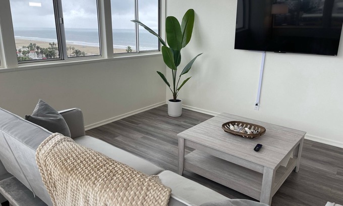 Verdugo Viejo Apartment | Beach Front Loft at Santa Monica Pier