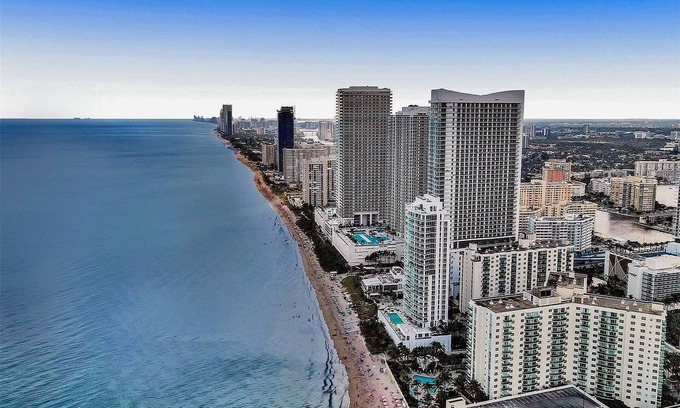 Hollywood South Central Beach Apartment | BEACH FRONT LUXURY MODERN 3BEDROOM/2BATH CONDO