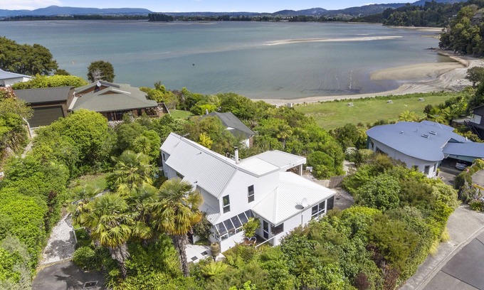 Kaiteriteri Cottage | Beach Front, Palms Beach House – Kaiteriteri House