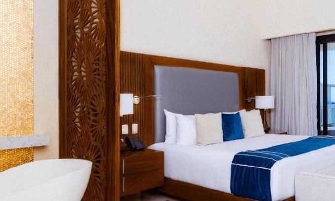 San Jose del Cabo Hotel | Beach Front Resort - 3 bedroom penthouse - Ocean tower - March 15-22nd
