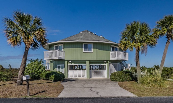 Beachwalk House | Beach Front Harbor Island - Golf Cart Included