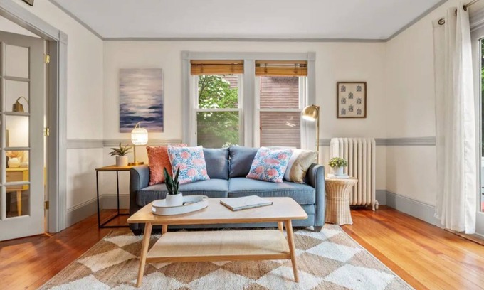 Manchester-by-the-Sea Apartment | Beach Getaway in Manchester-by-the-Sea Walk to Village, Train + Singing Beach!