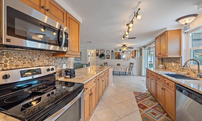 South Gate Ridge House | Beach Getaway Close to Siesta Key, Shops and Restaurants