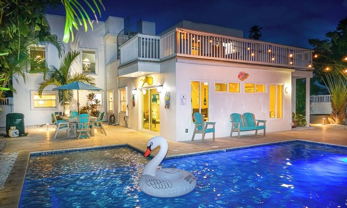 Indian Rocks Beach House | Beach, golf cart, pool and pickleball at Oasis