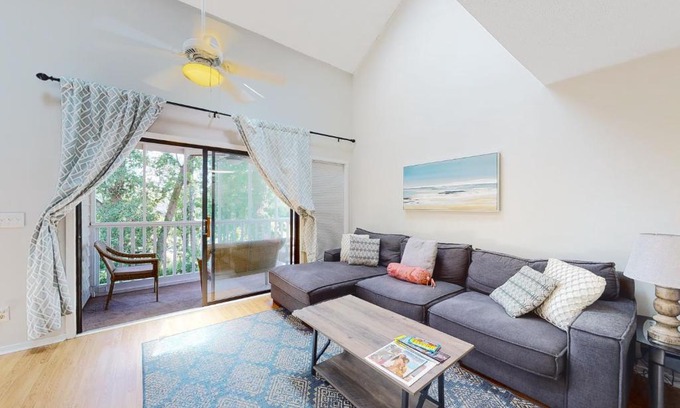 Little River Apartment | Beach Golfer's Nest
