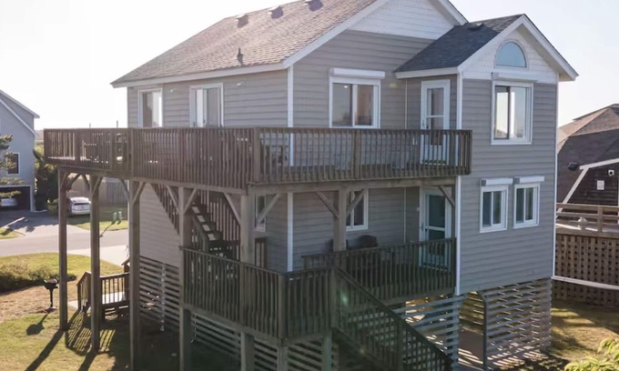South Nags Head House | Beach Haven Just Steps Away from the Ocean, Amazing Views