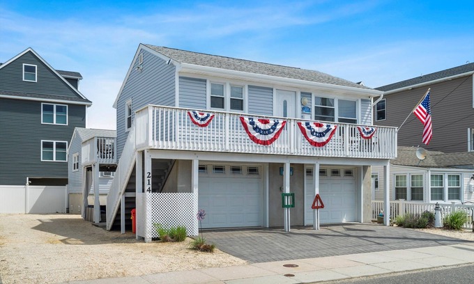 Seaside Heights House | Beach house 2 blocks from the beach, beach badges, towels, chairs, and parking