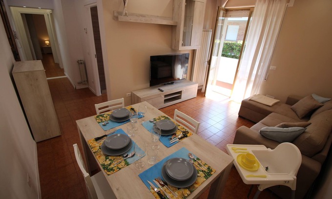 Marina di Massa Apartment | Beach House, 300 m dal mare, Marina di Massa, free bike, wifi, air conditioning
