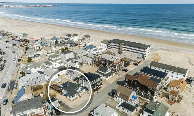 Hampton House | Beach House In Hampton Steps To The Sand And Strip!