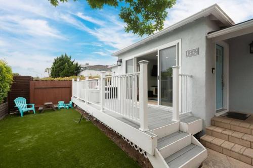 Crown Point House | Beach House In The Heart Of PB
