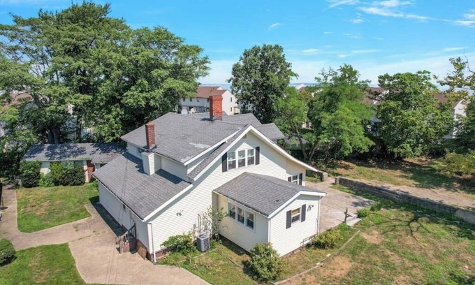 Keansburg House | Beach house-less than 1 minute walk to the beach