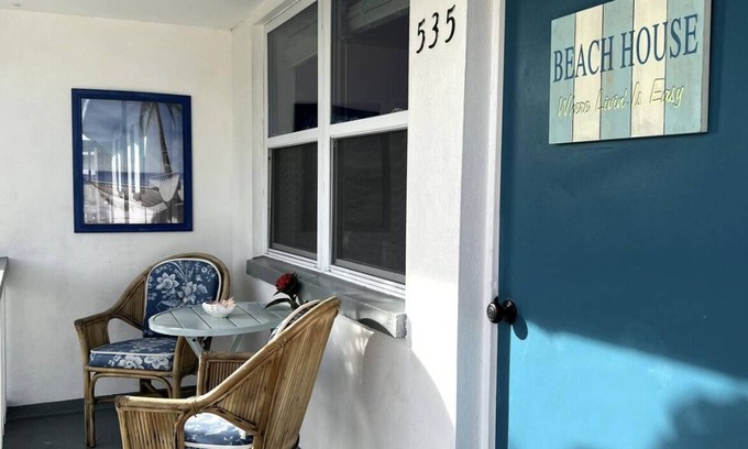 Vanderbilt Beach Apartment | Beach House near the Ocean