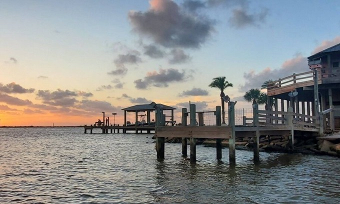 Galveston House | Beach House on the Bay - Fisherman's Paradise on the bay!