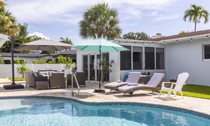 Delray Beach House | Beach House, Salt Water Pool, Outdoor Kitchen, Tiki Bar & optional Guest House