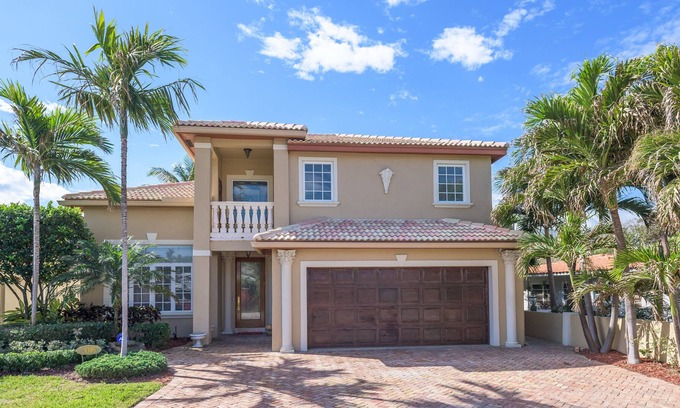 Birch Park Finger Streets House | BEACH HOUSE, Steps to the Beautiful Sand Beaches