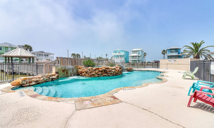 Bella Vista House | Beach house with full kitchen, W/D & access to community pool