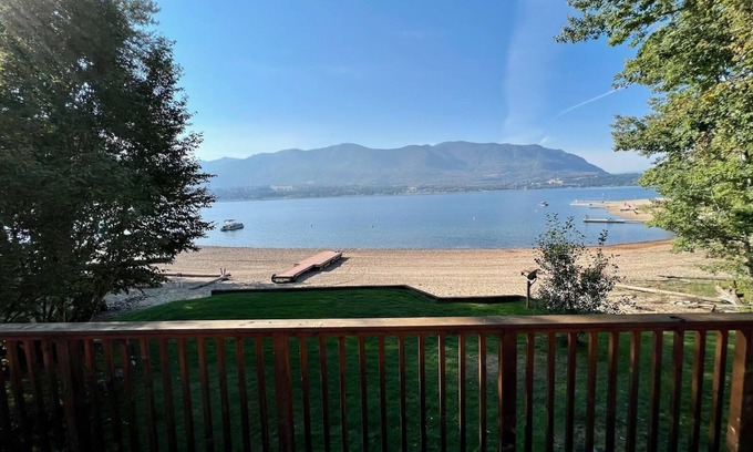 Scotch Creek House | Beach House with Private Dock and Sandy Beach