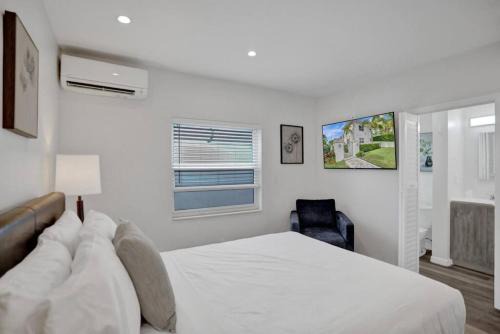 Hendricks and Venice Isles Apartment | Beach Isles Modern Studio Apartment in Fort Lauderdale with Patio