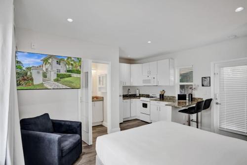 Hendricks and Venice Isles Apartment | Beach Isles Modern Studio Apartment in Fort Lauderdale
