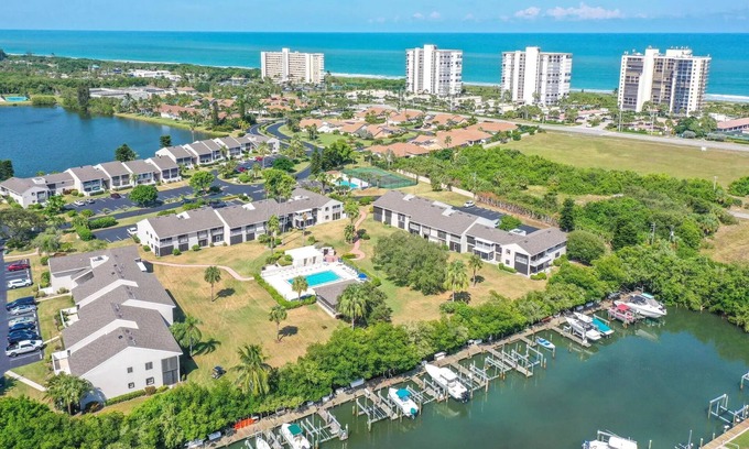 Fort Pierce Shores Condo | Beach Life 2-bedroom condo in Hutchinson Island