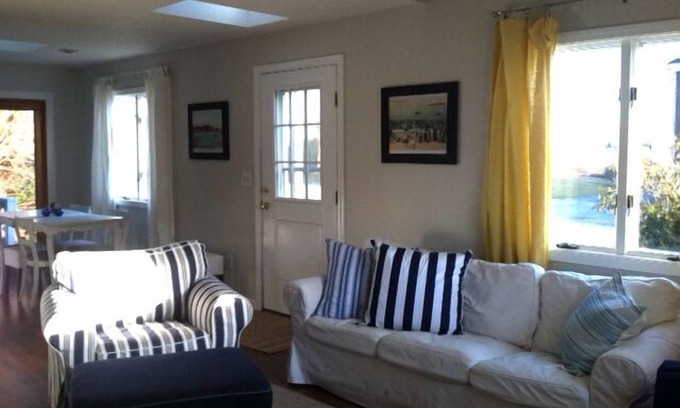 Bonnet Shores House | Beach Life! Walk/Bike to Kelly Beach Town Beach Passes Included PET FRIENDLY