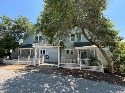 Flora's Bluff House | Beach Music