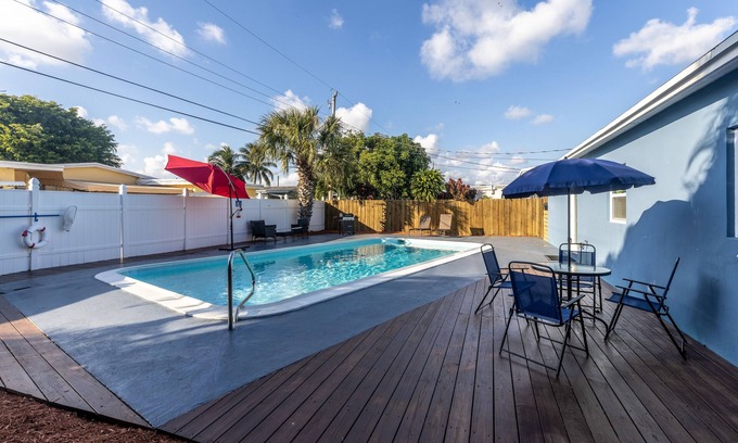 North Andrews Gardens House | Beach Oasis with Private Pool
