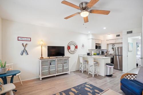 Gulfport Apartment | Beach Quarters ALL